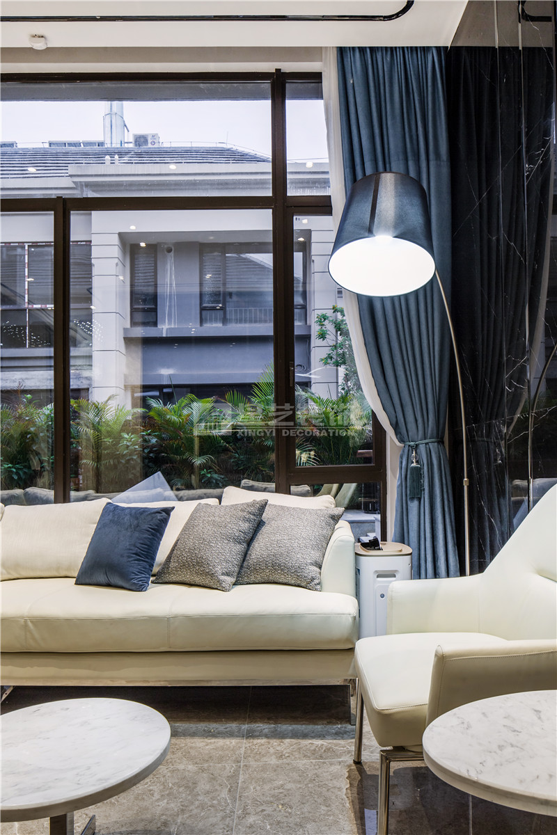 合景天俊229平客廳裝修實(shí)景圖