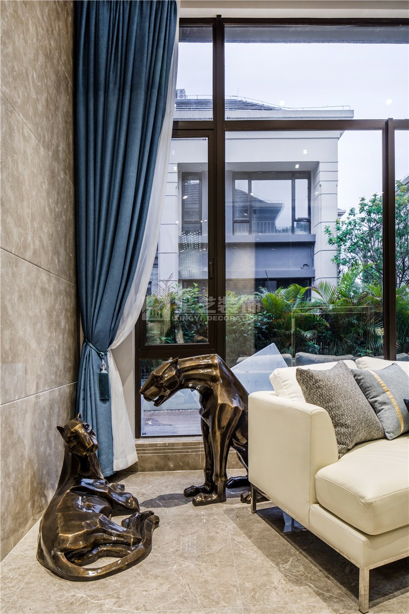 合景天俊229平客廳裝修實(shí)景圖