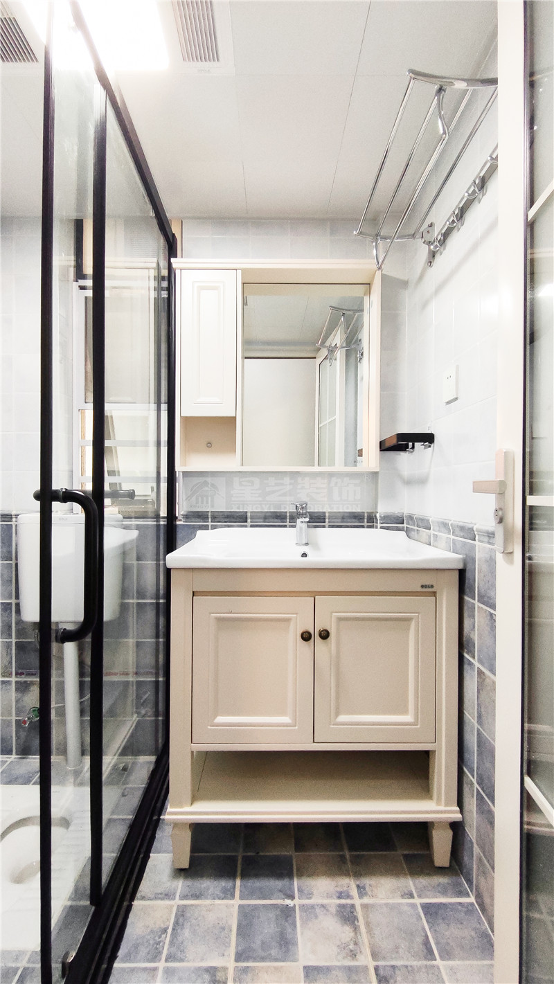 綠地國(guó)際花都120平衛(wèi)生間裝修實(shí)景圖