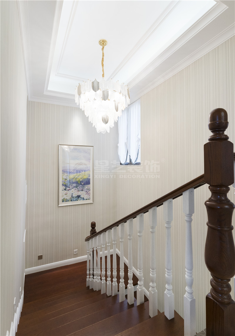 翡翠時(shí)光240平復(fù)式樓梯裝修實(shí)景圖