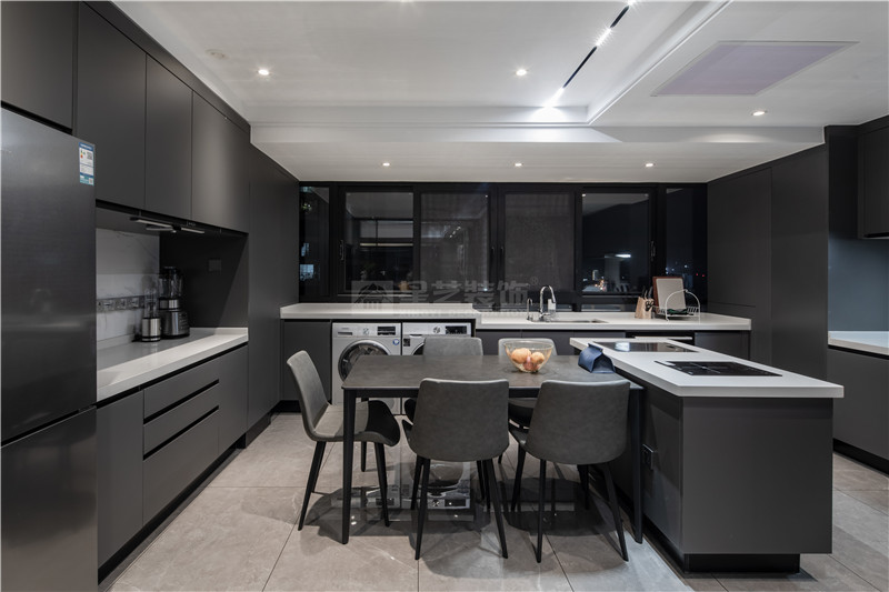 萬(wàn)達(dá)茂140平廚房裝修實(shí)景圖