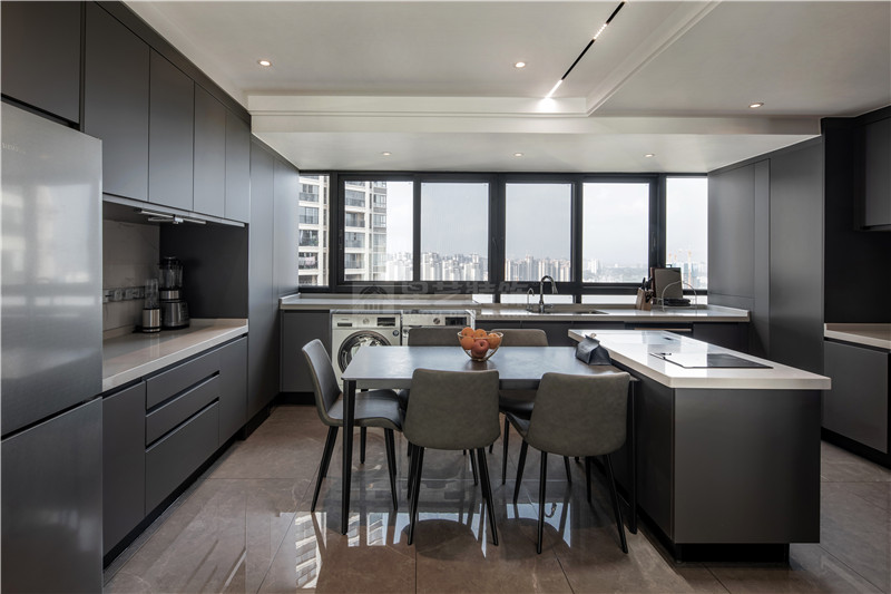 萬(wàn)達(dá)茂140平廚房裝修實(shí)景圖