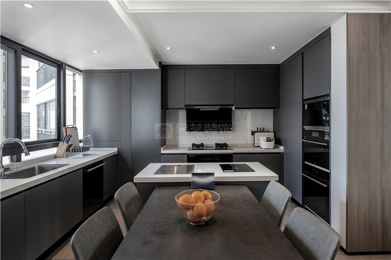 萬(wàn)達(dá)茂140平廚房裝修實(shí)景圖