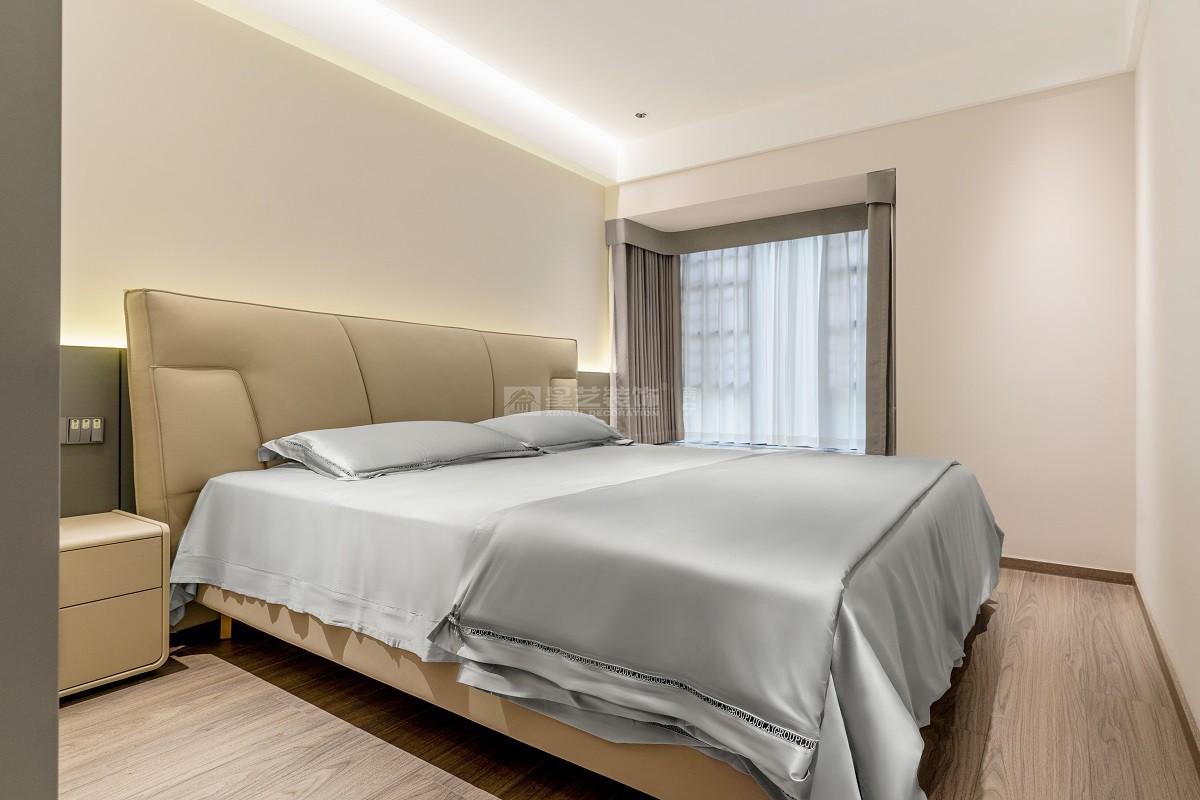 保利天悅臺(tái)129平現(xiàn)代簡(jiǎn)約風(fēng)格臥室裝修實(shí)景