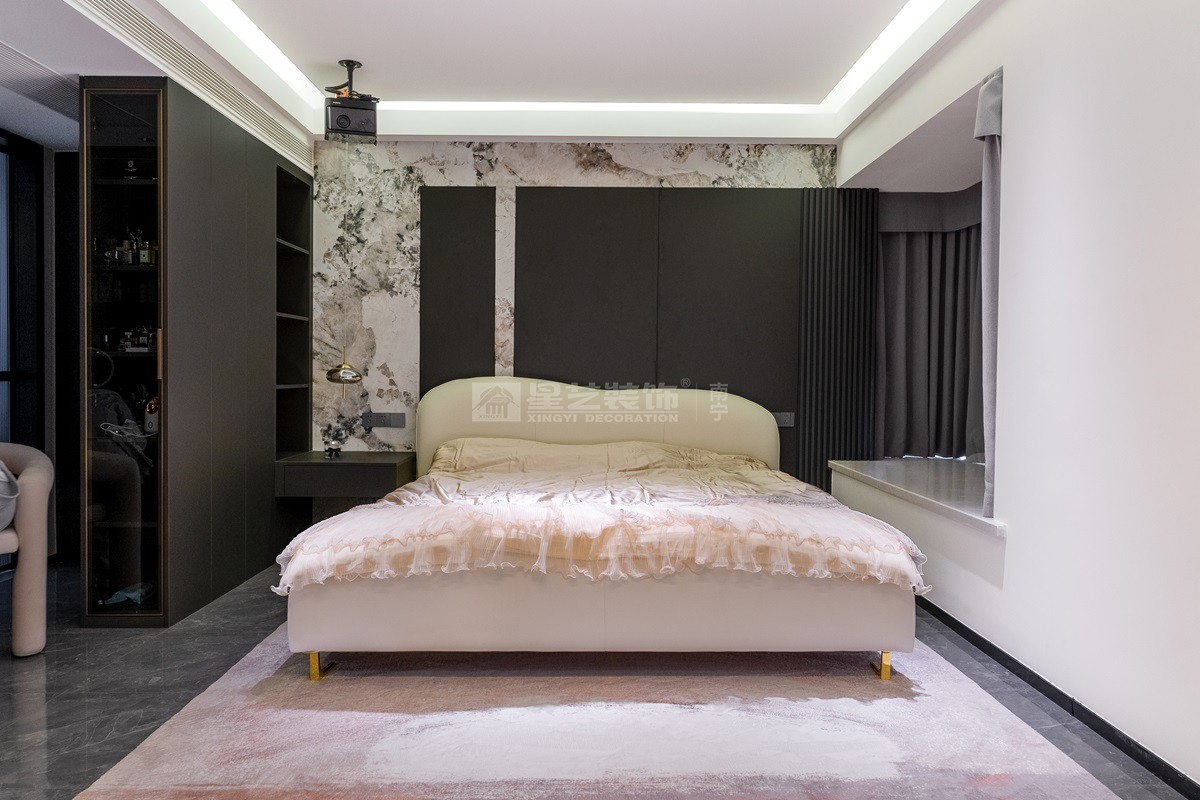 美的悅江府130平輕奢意式臥室裝修實景