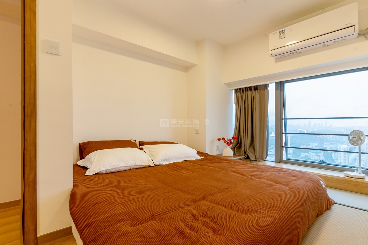 綠地中央廣場40平臥室裝修實(shí)景