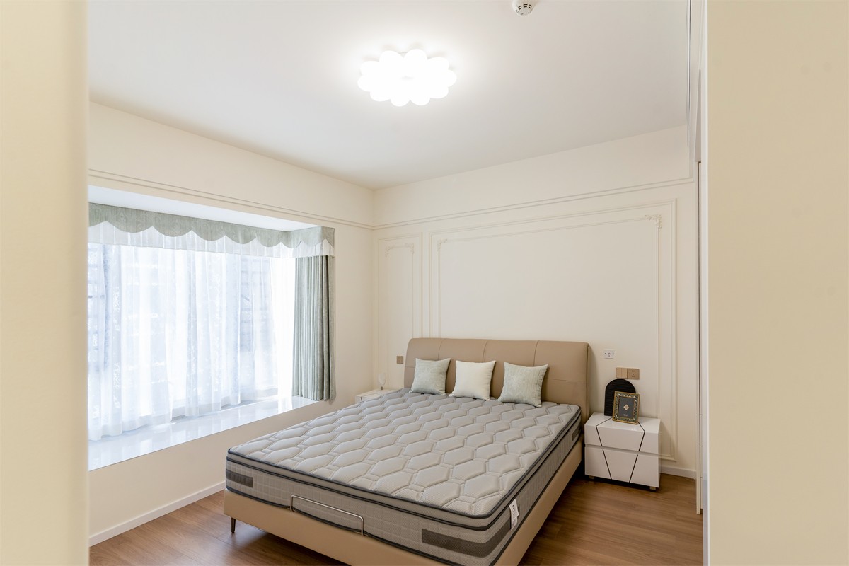 津頭小區(qū)150平法式風(fēng)格臥室完工實(shí)景圖