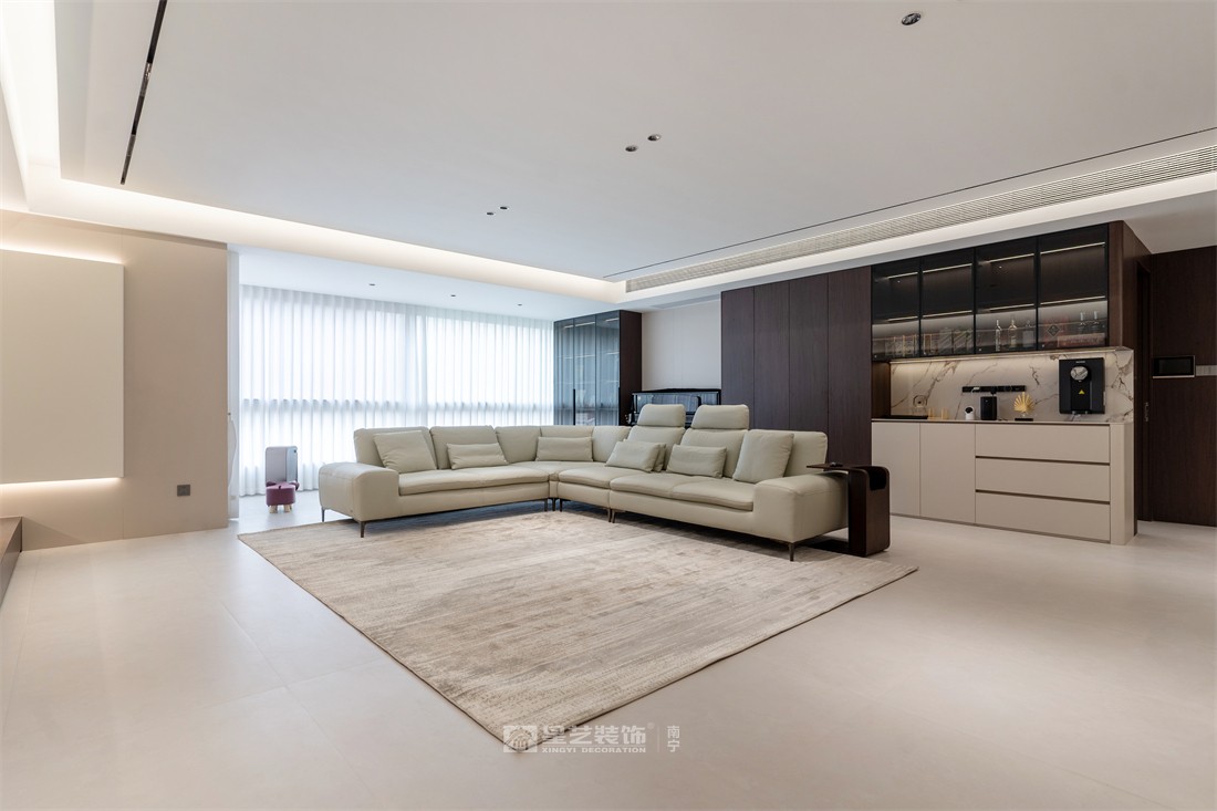 大唐臻觀196平現(xiàn)代簡約客廳裝修完工實景