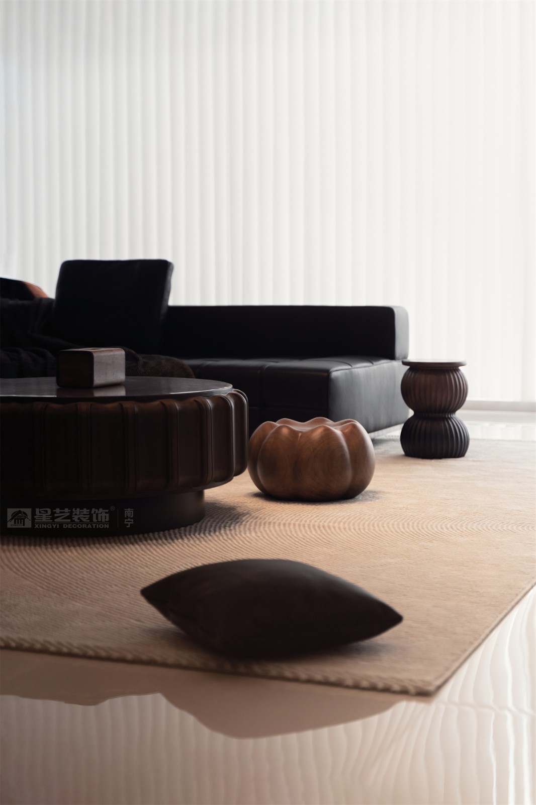 華潤西園潤府143平意式輕奢客廳裝修完工實景圖