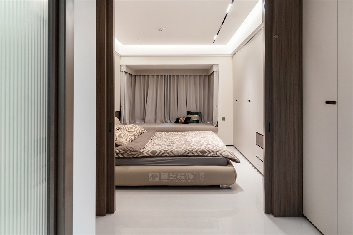 華潤西園潤府143平意式輕奢臥室裝修完工實景圖