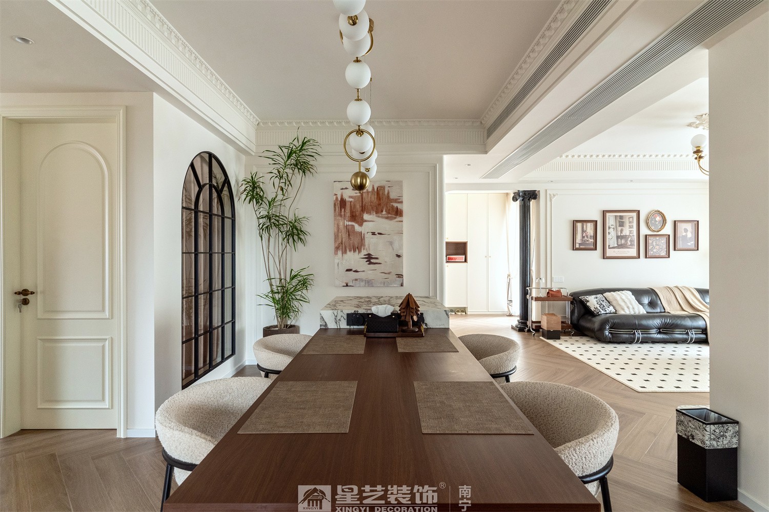 湖畔書院150平法式中古風餐廳裝修完工實景圖