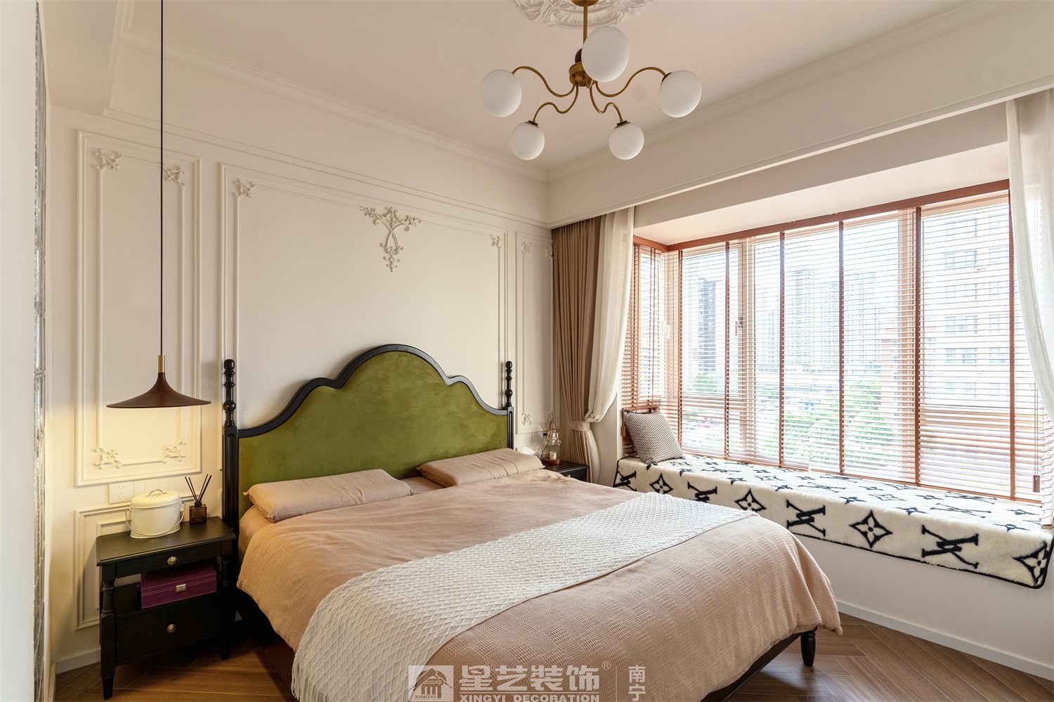 湖畔書院150平法式中古風衛(wèi)臥室裝修完工實景圖