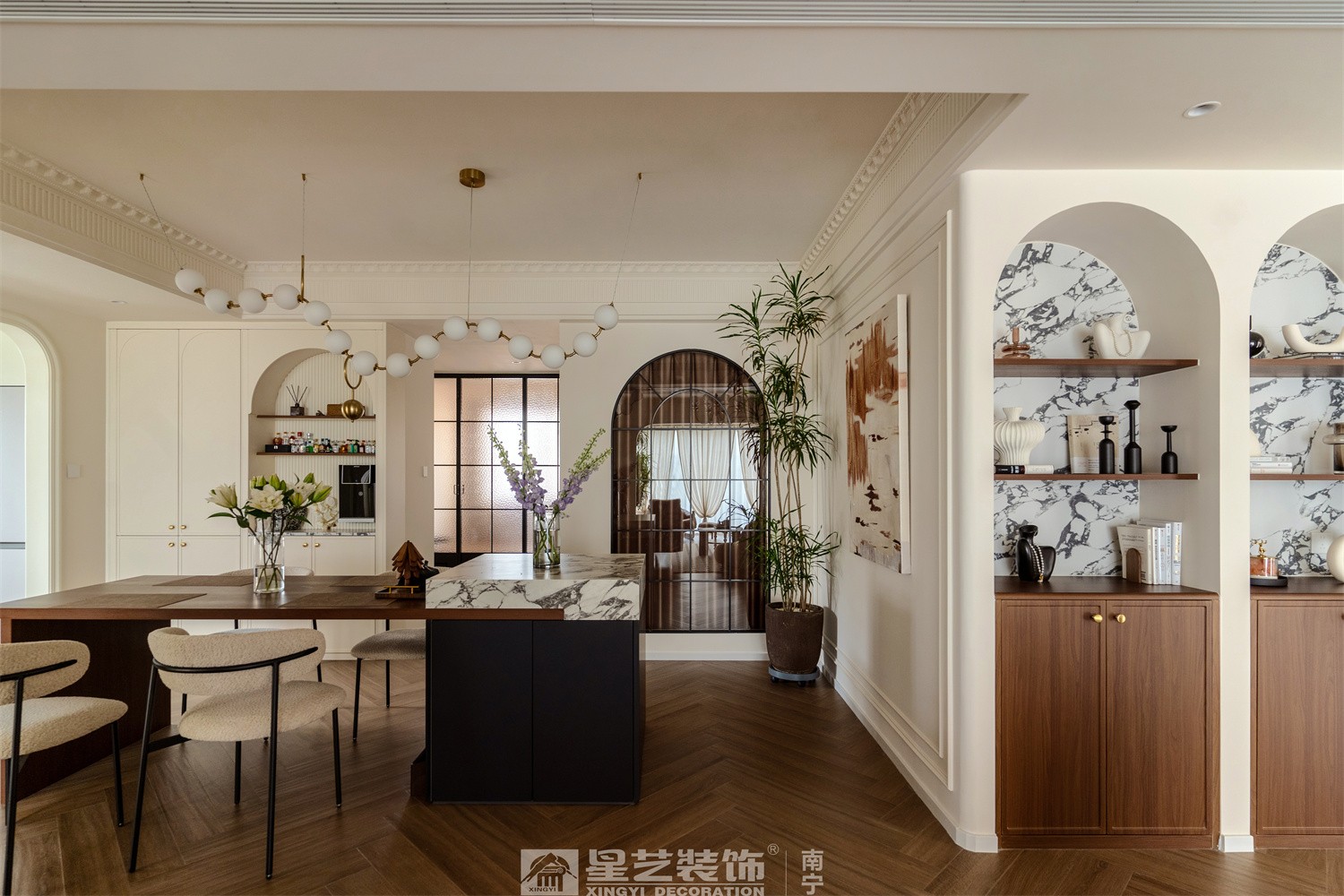 湖畔書院150平法式中古風餐廳裝修完工實景圖