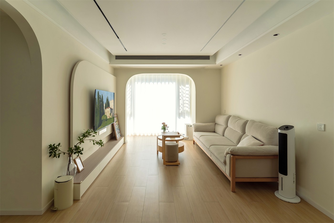 保利領(lǐng)秀廣場75平奶油風(fēng)客廳裝修實景圖