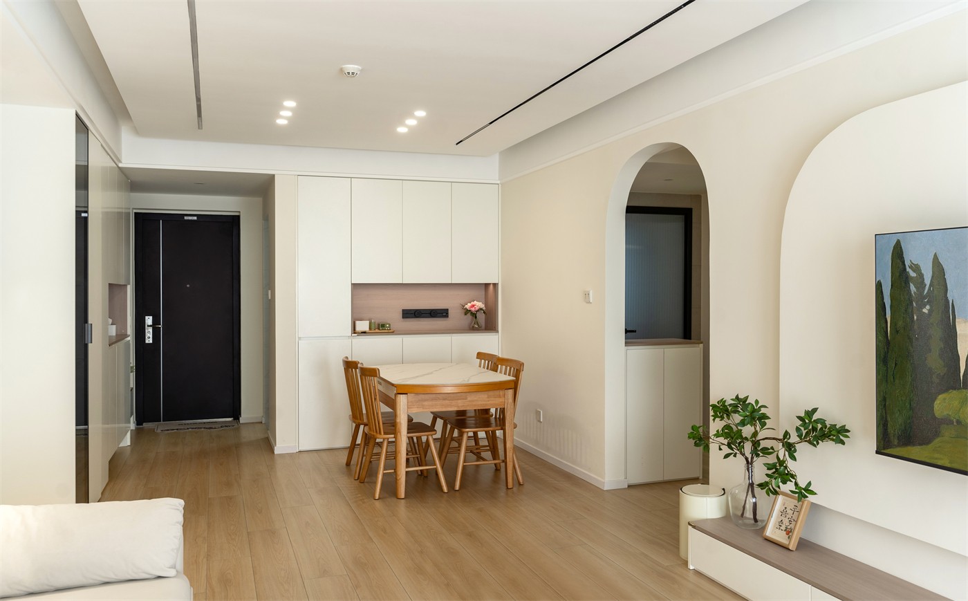 保利領(lǐng)秀廣場75平奶油風(fēng)餐廳裝修實景圖