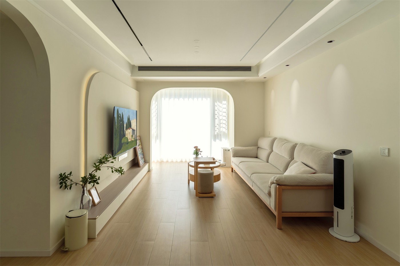 保利領(lǐng)秀廣場75平奶油風(fēng)客廳裝修實景圖