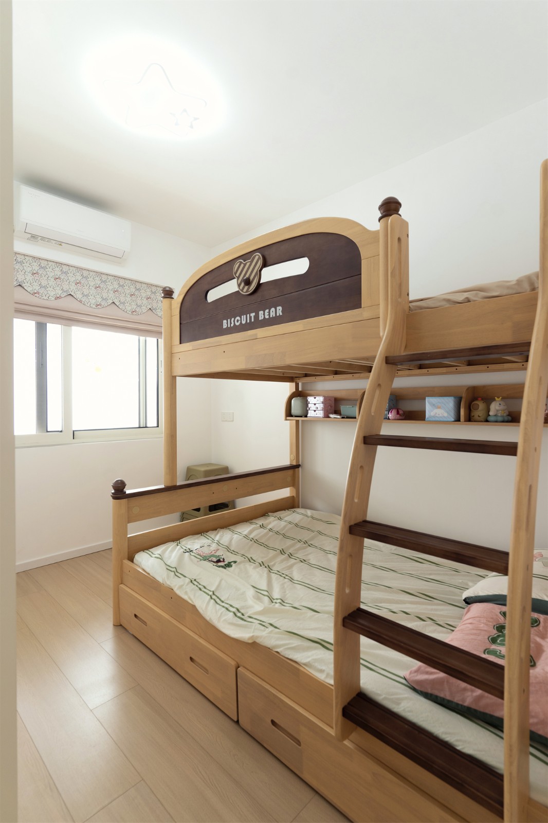 保利領(lǐng)秀廣場75平奶油風(fēng)臥室裝修實景圖